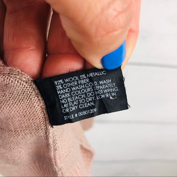 CLUB MONACO | Long Sleeve Stripped V-neck Top - Picture 4 of 5